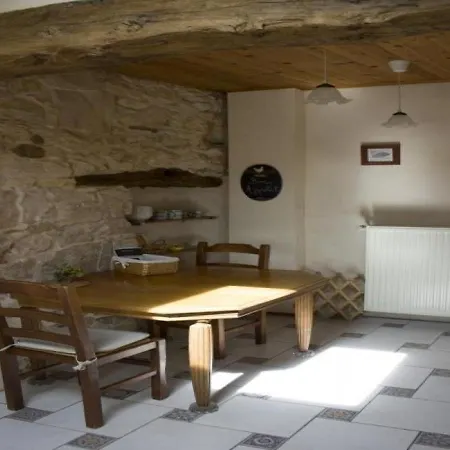 House Le Pigeonnier Du Rouyre بيت للعطل