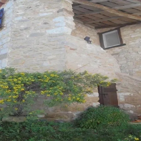 House Le Pigeonnier Du Rouyre بيت للعطل *